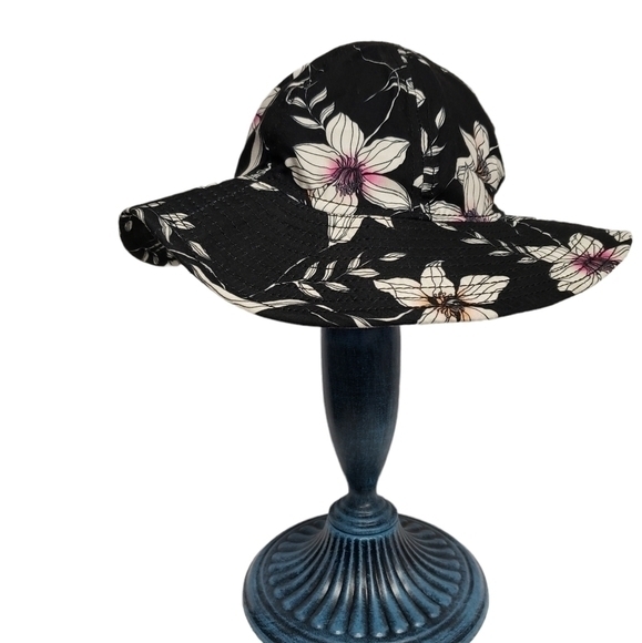 O'Neill Floral‎ Hat  100% Cotton Excellent Pre-owned Condition - Picture 1 of 14